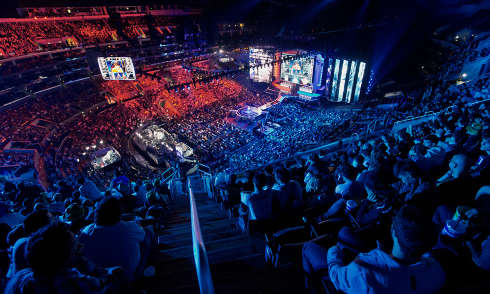 在今日EDG对阵AL的比赛中，FoFo使用辛德拉达成了在LPL的第1500助攻